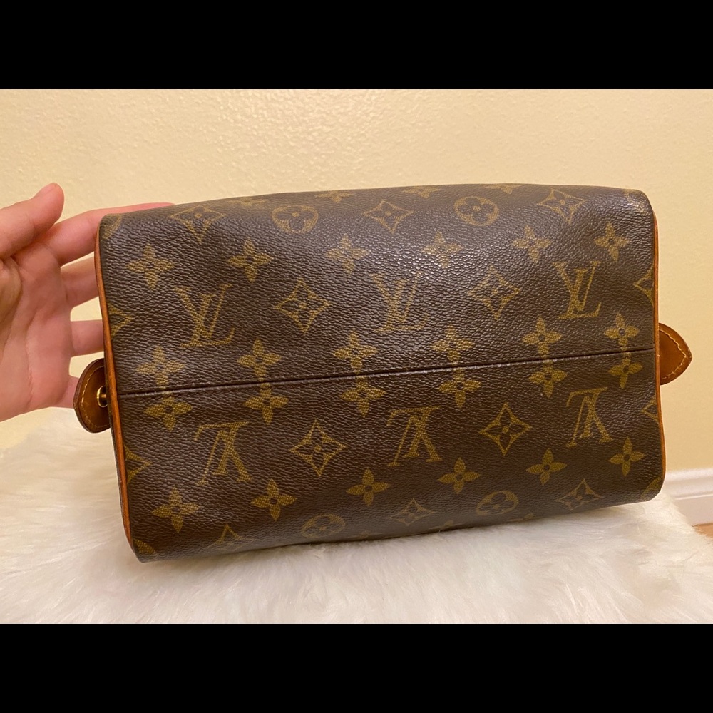 Firm price (RARE) Cosmetic pouch - Picture 6 of 12